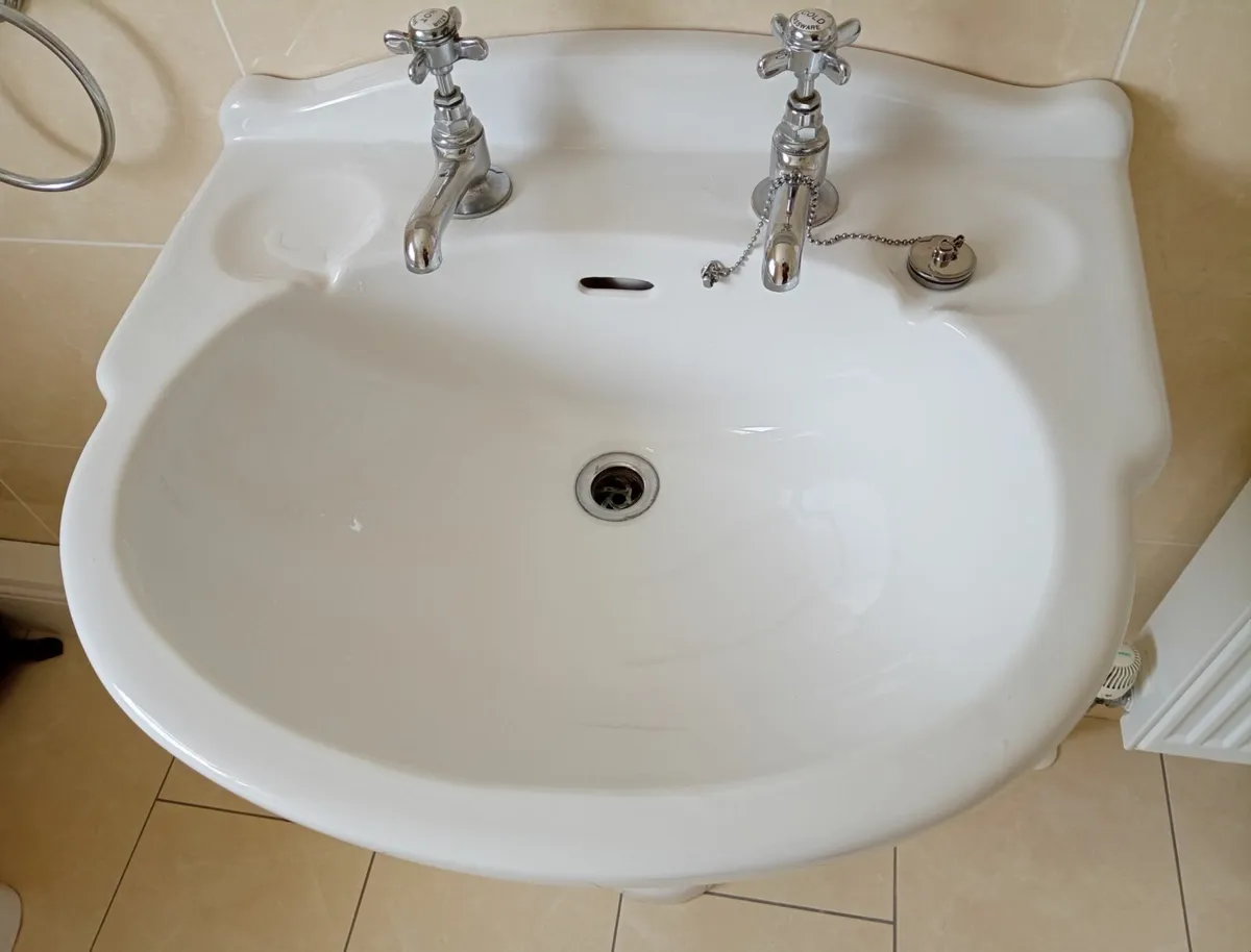white wash basin & pedestal, with taps and waste - Image 3