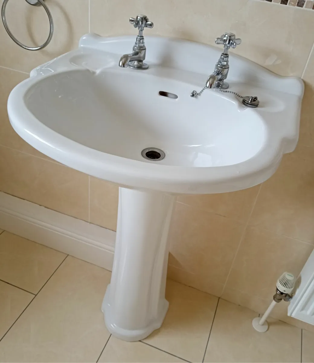 white wash basin & pedestal, with taps and waste - Image 4