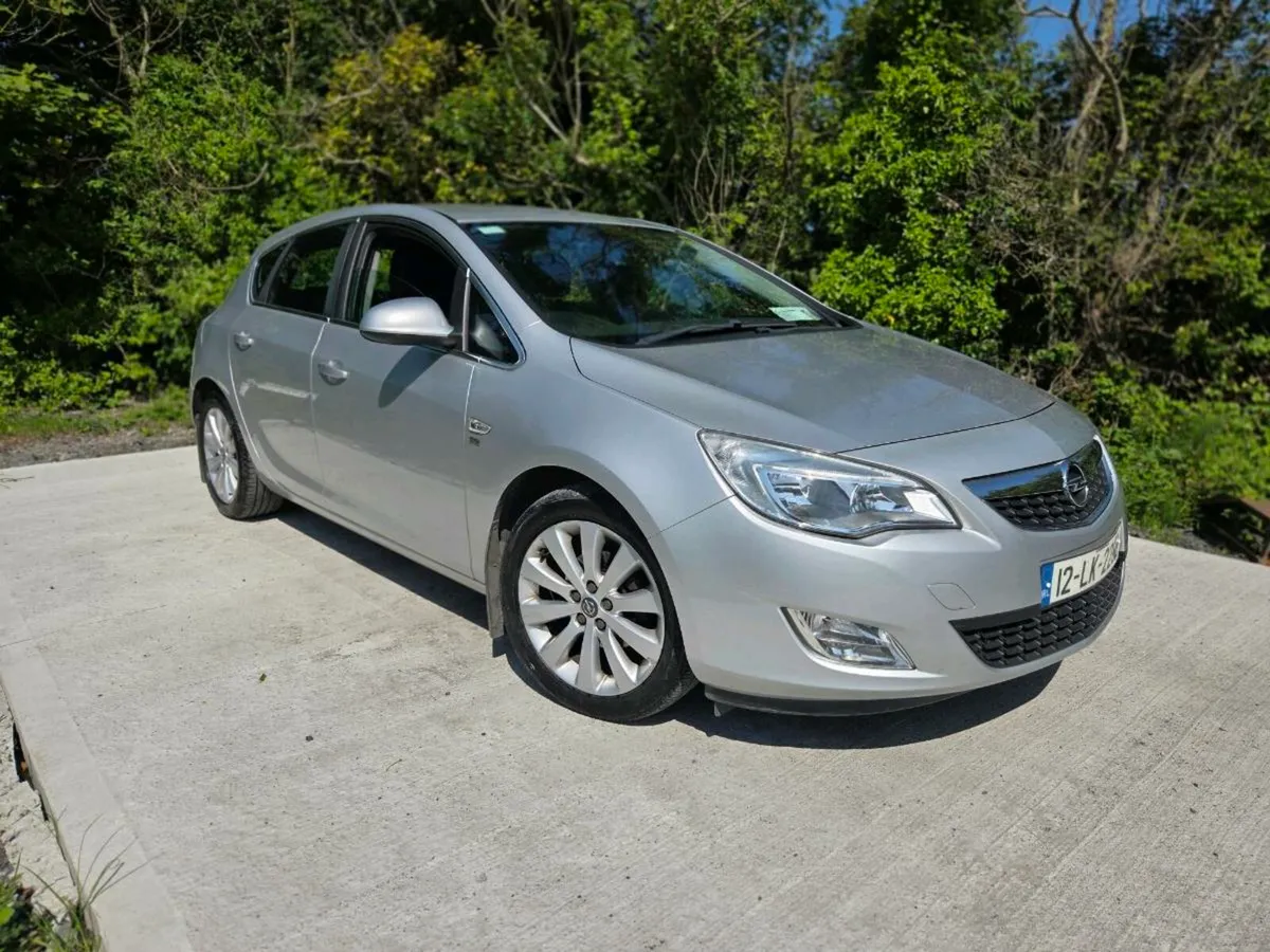 2012 Opel Astra - Image 1