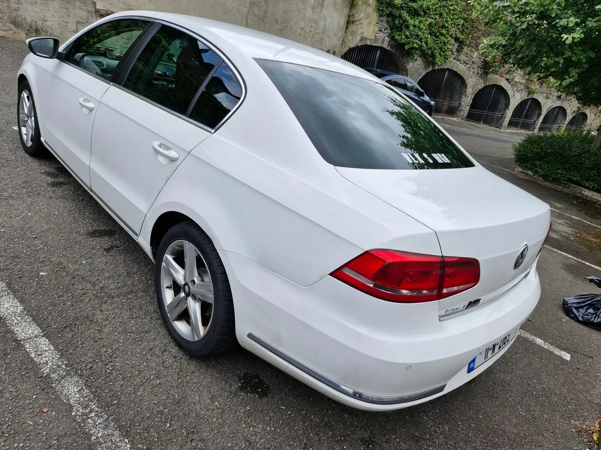 Volkswagen Passat 2011 - Image 3