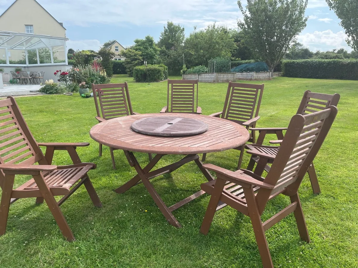 Outdoor furniture - Image 1