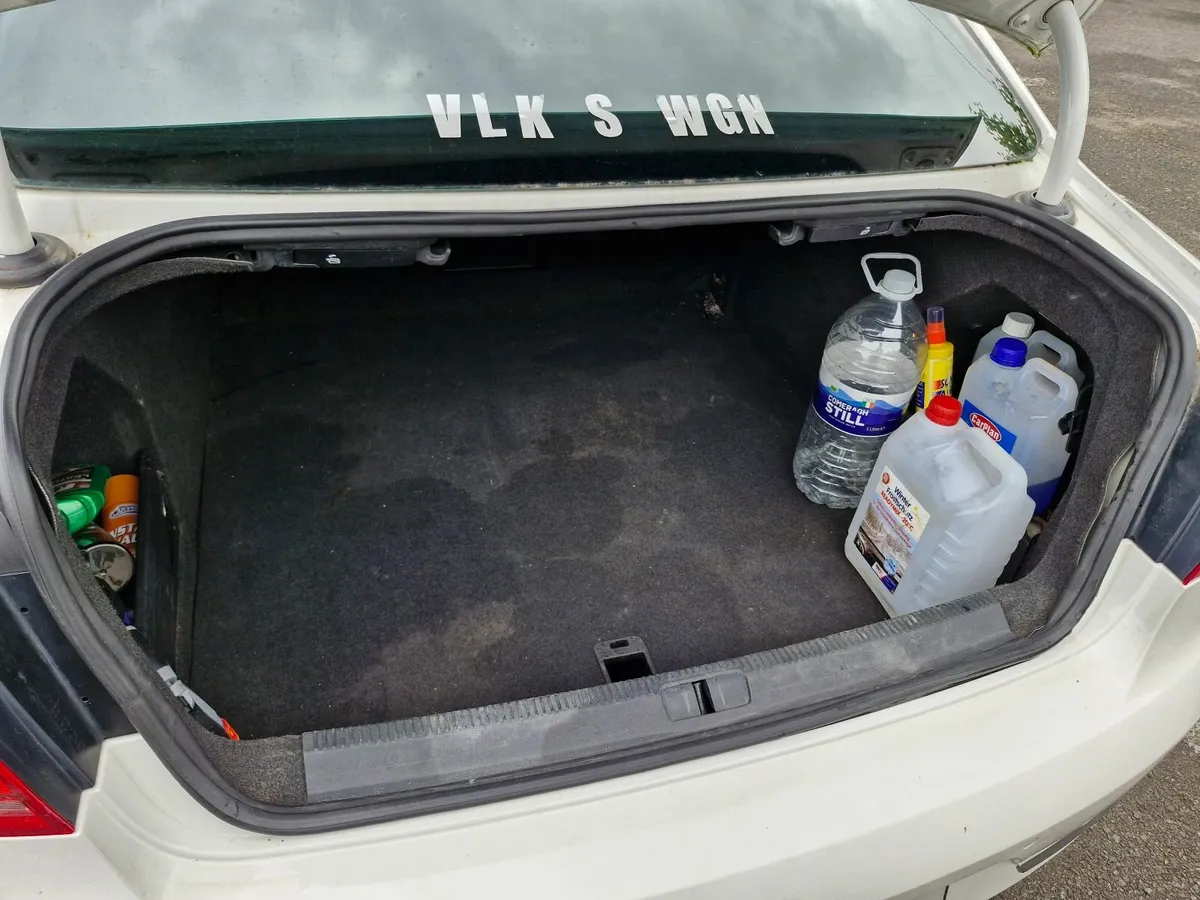 Volkswagen Passat 2011 - Image 4
