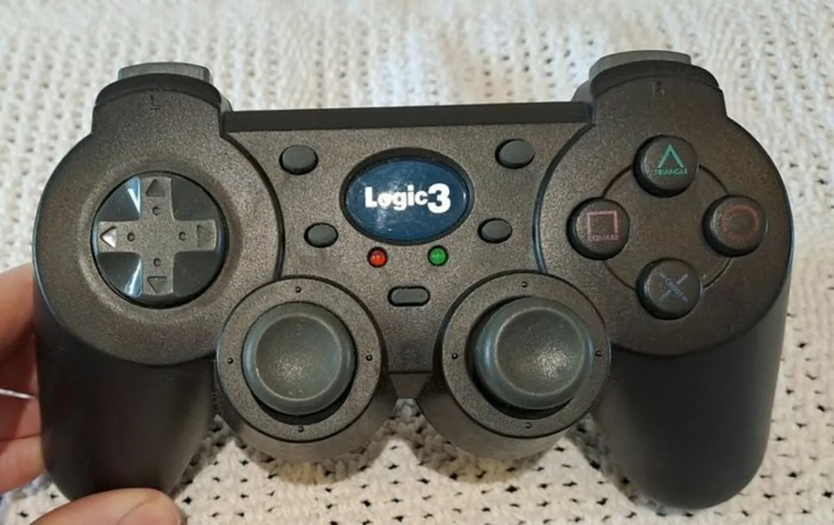 Logic 3 controller - Image 2
