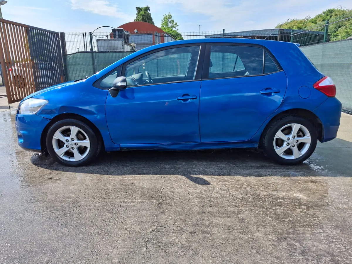 2011 Toyota Auris 1.3 Petrol - Image 2