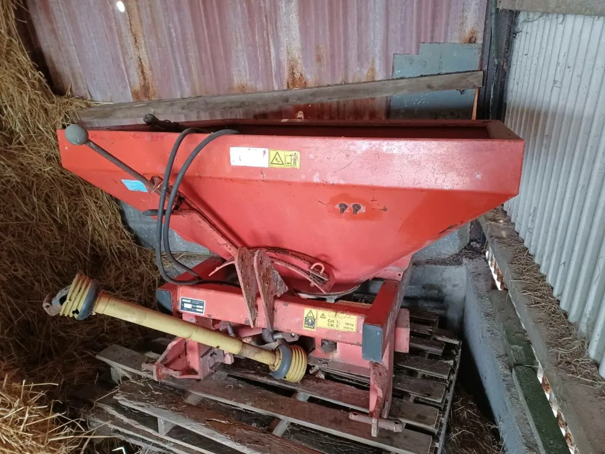 Fertiliser spreader - Image 1