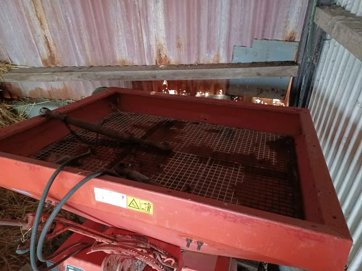 Fertiliser spreader - Image 2
