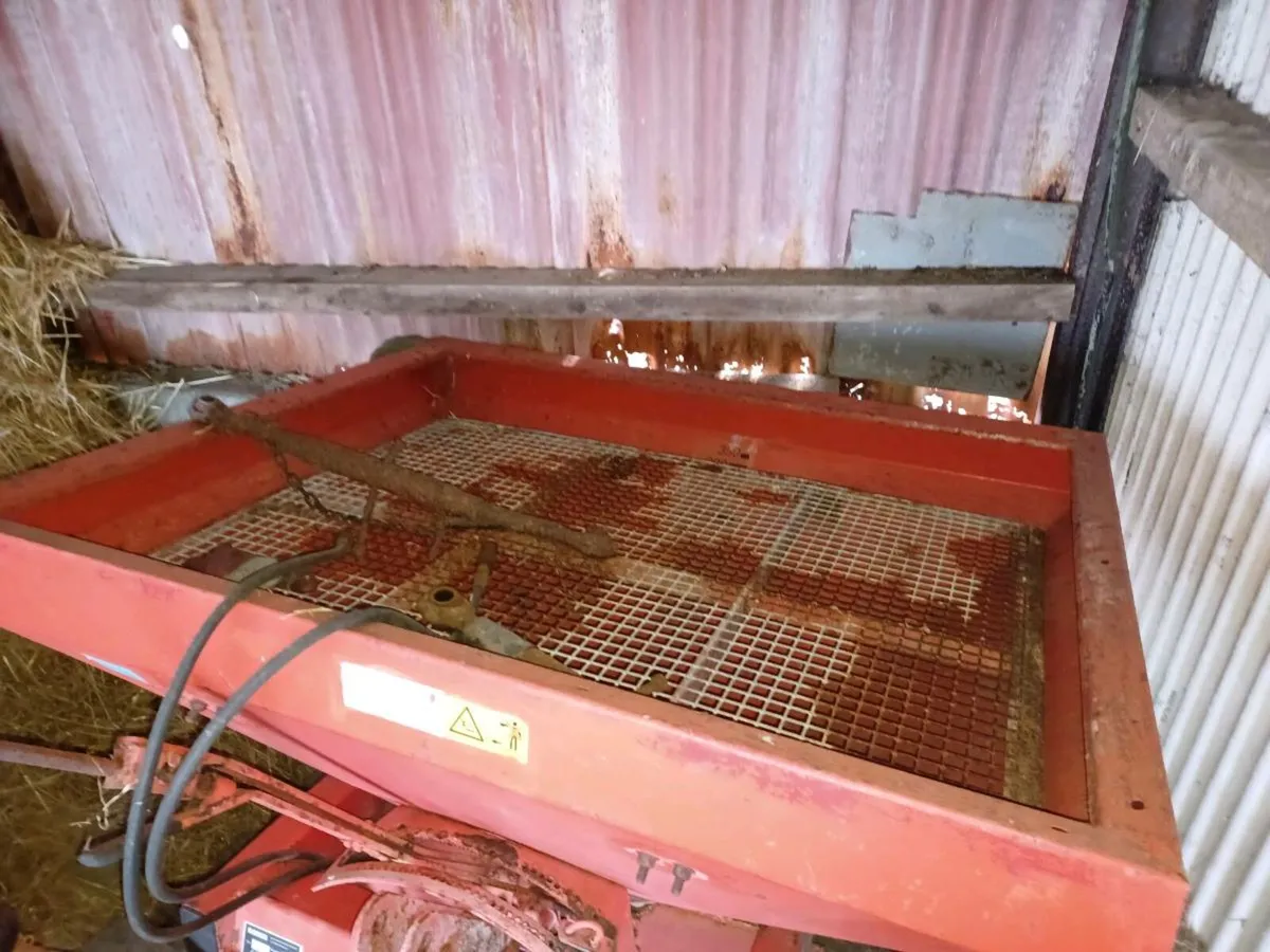 Fertiliser spreader - Image 3