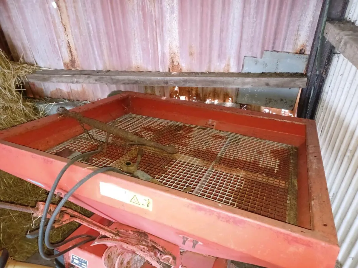 Fertiliser spreader - Image 4