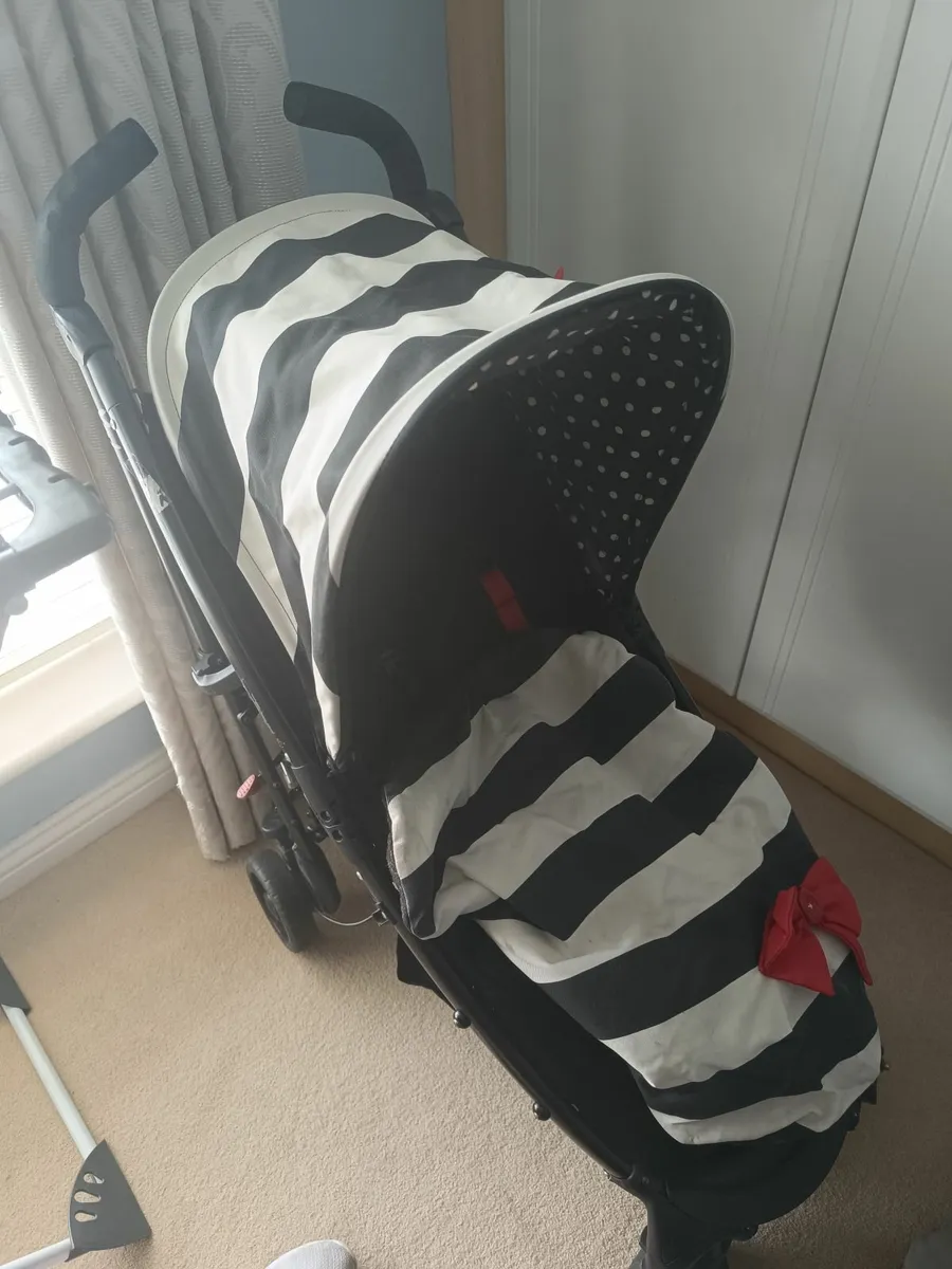 Baby car seat buggy travel cot  etc - Image 1
