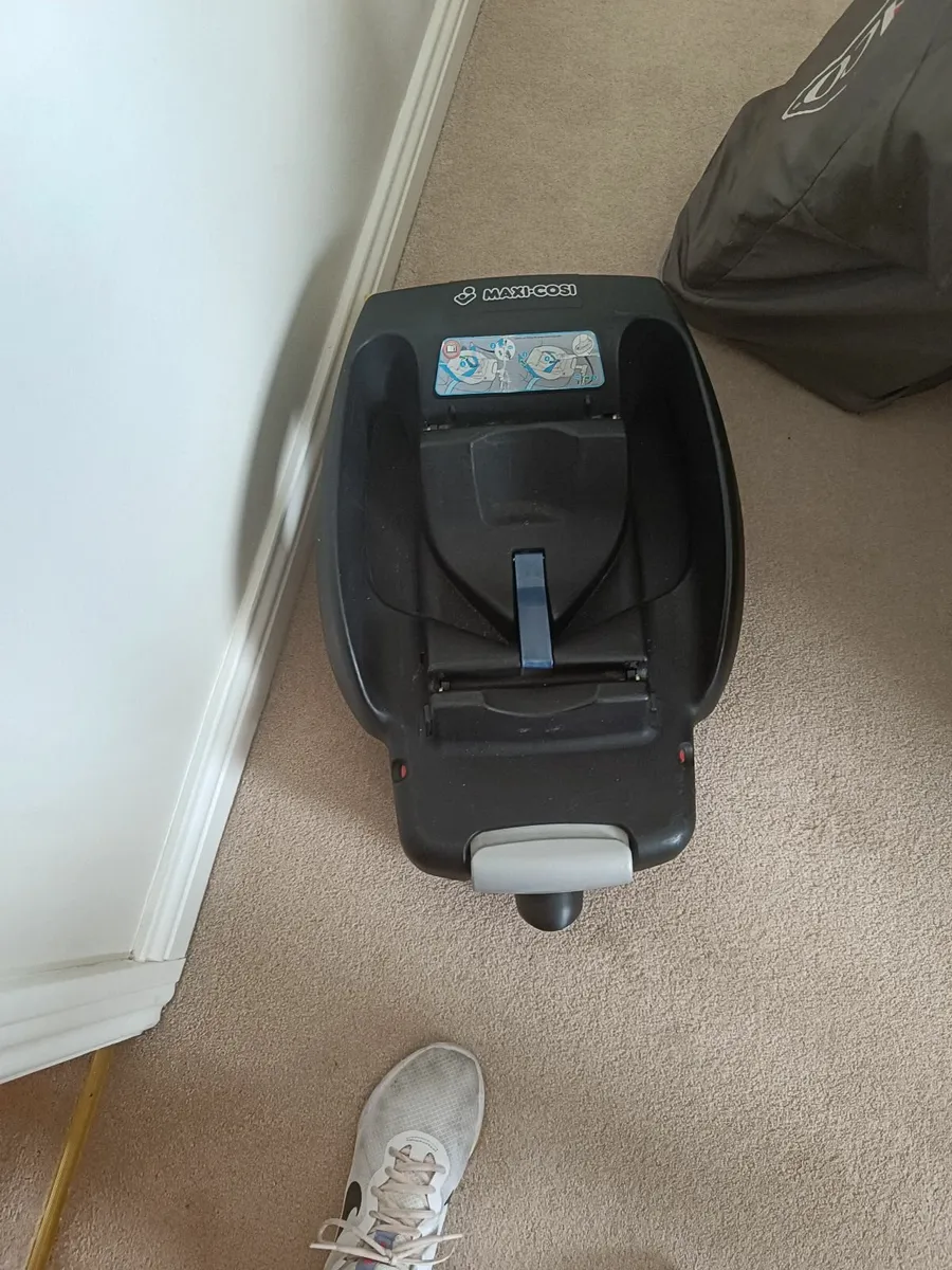Baby car seat buggy travel cot  etc - Image 3
