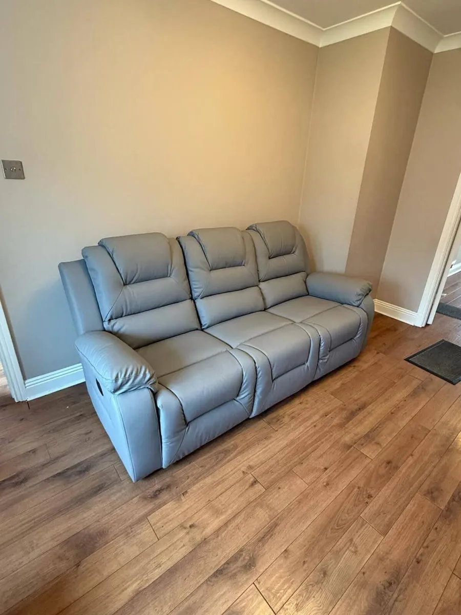 Axel Leather Manual Recliner Sofa - Image 3