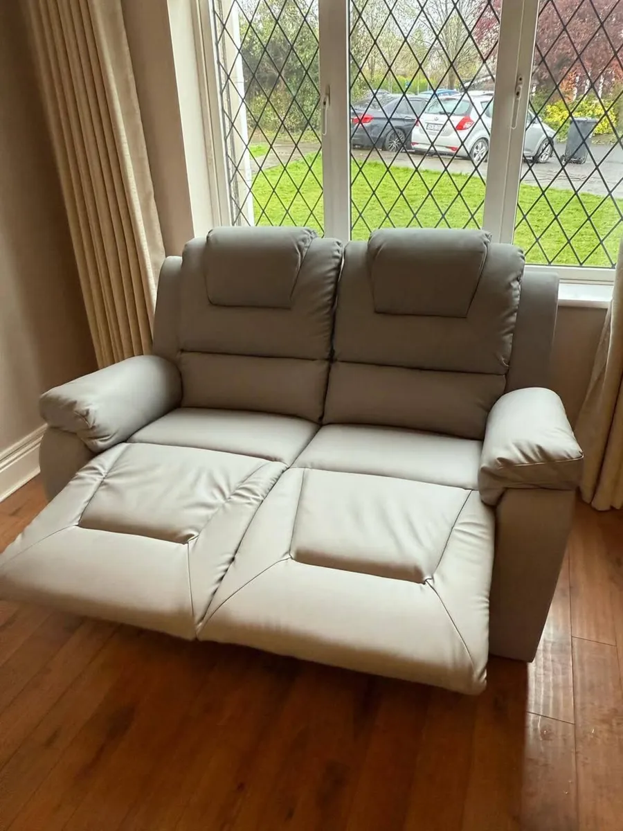 Axel Leather Manual Recliner Sofa - Image 4