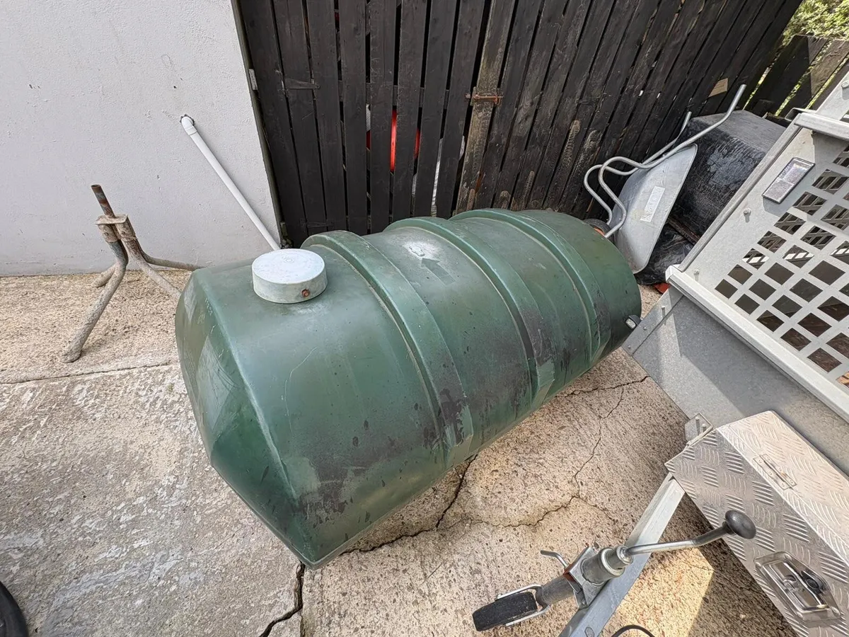 Low level oil tank (1100 litres) - Image 1