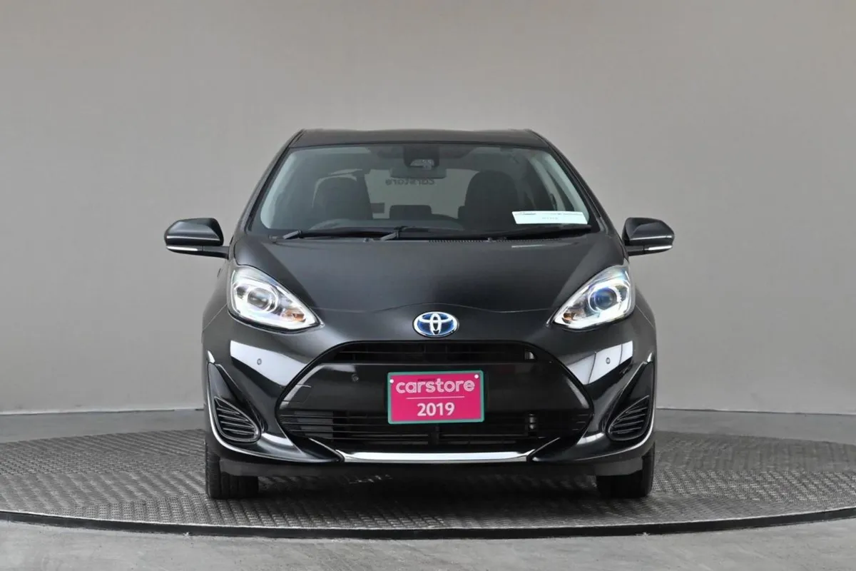 Toyota Aqua 1.5 Vvt-i Hybrid  reverse Cam android - Image 2