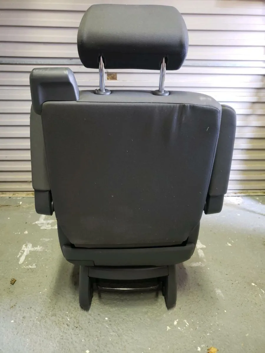 Captains Seats Volkswagen Caravelle - Image 1