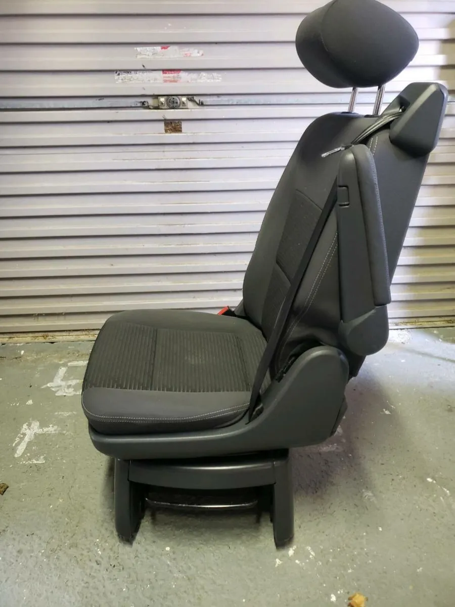 Captains Seats Volkswagen Caravelle - Image 2