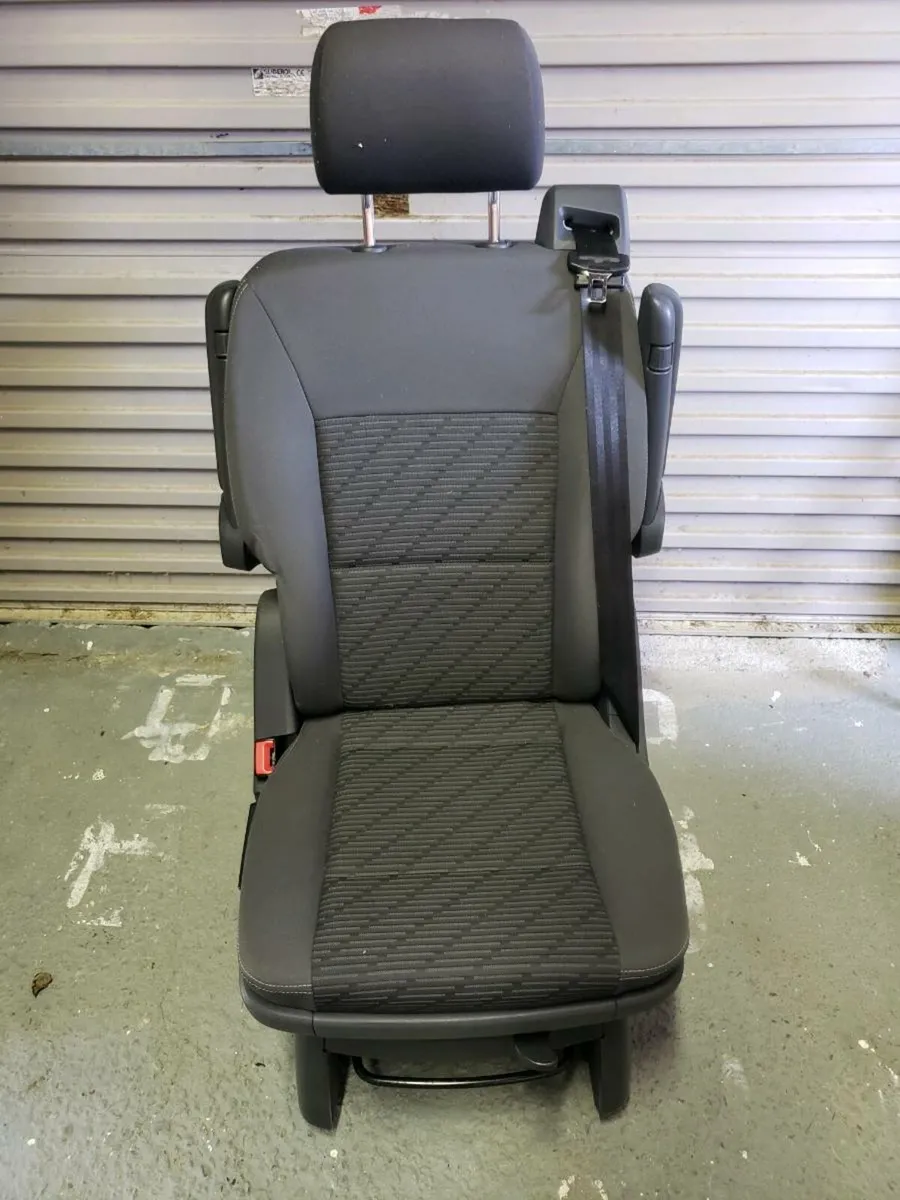 Captains Seats Volkswagen Caravelle - Image 4