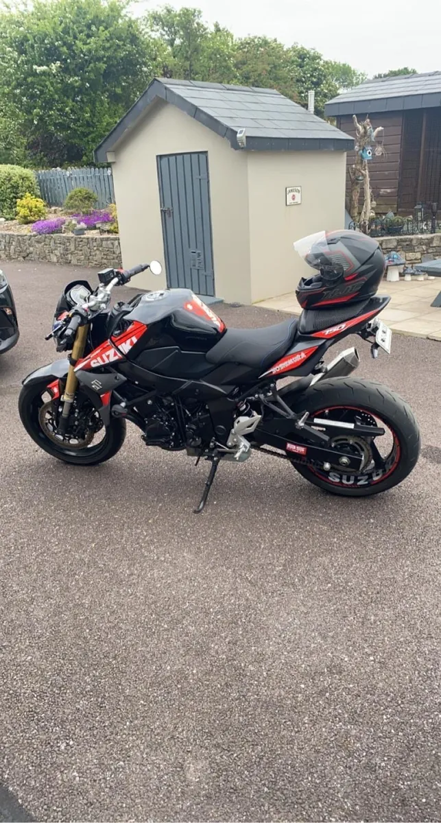 Suzuki gsr 750 - Image 1
