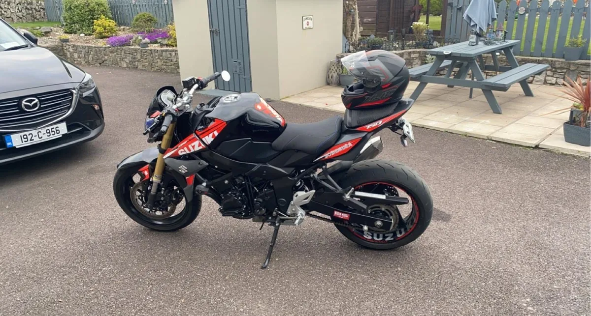 Suzuki gsr 750 - Image 4