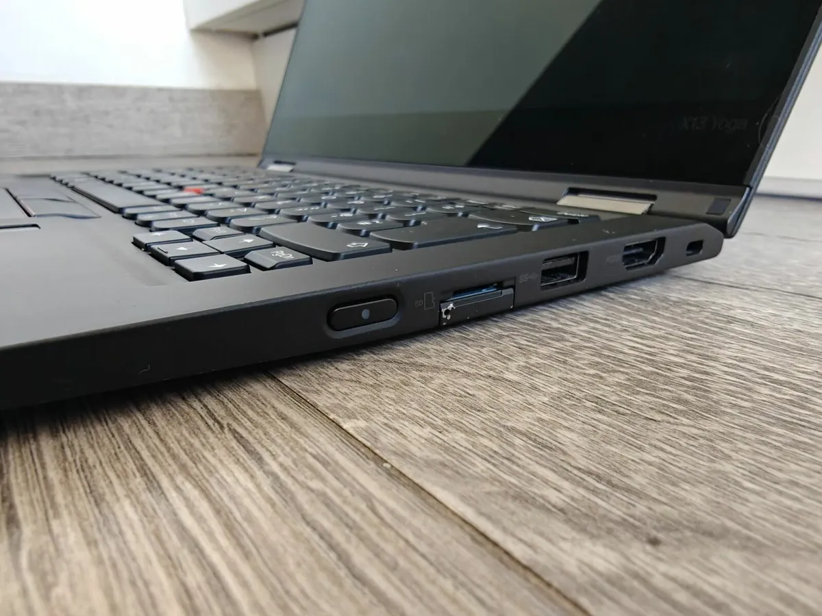Lenovo Thinkpad X13 Yoga | i7 (10th gen) | 16GB | - Image 3