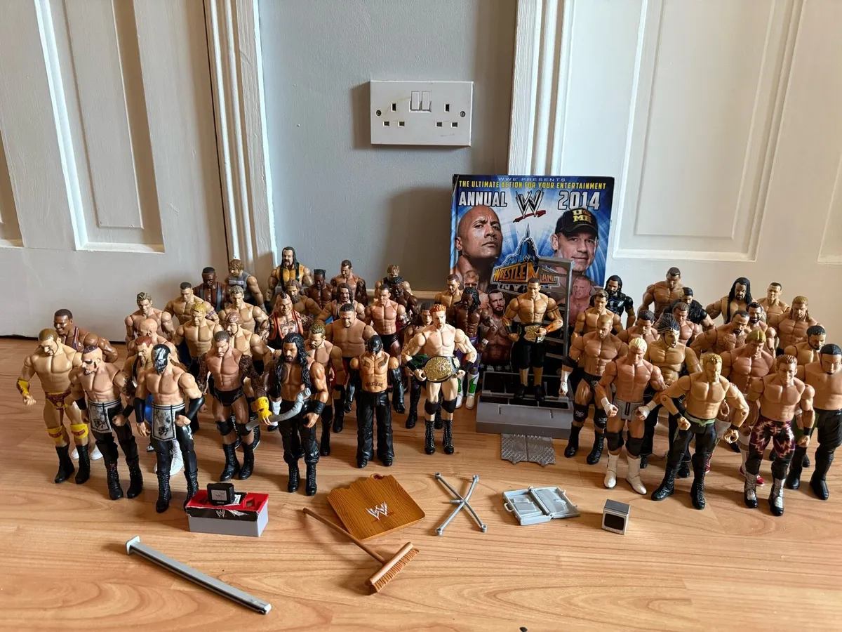 Wwe 50 wrestling figures ,stage & Accessories - Image 1