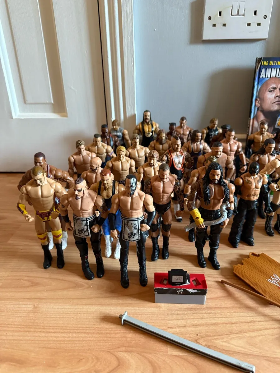 Wwe 50 wrestling figures ,stage & Accessories - Image 2