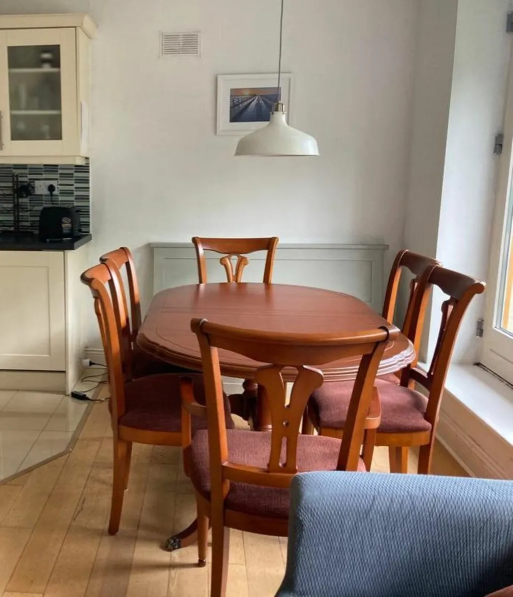 Dining table - Image 2
