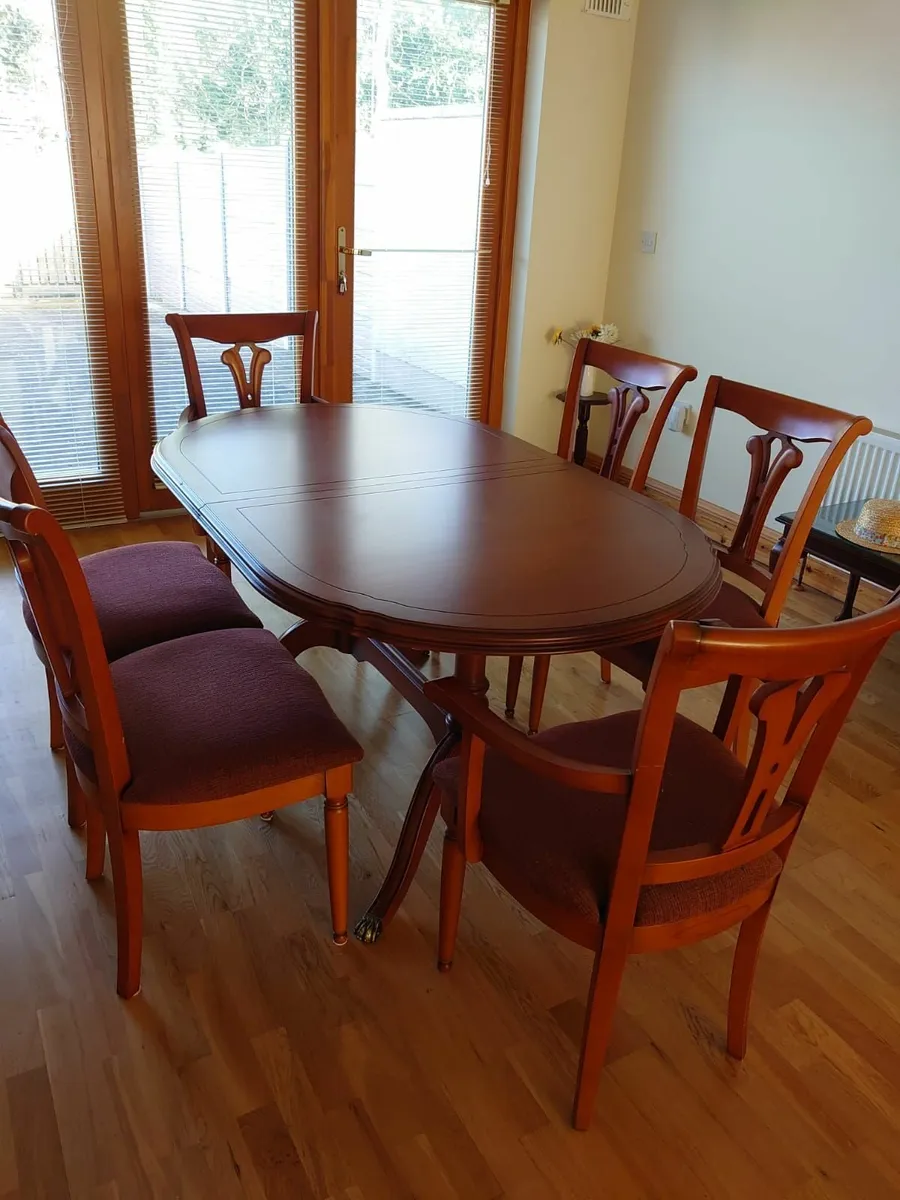 Dining table - Image 1
