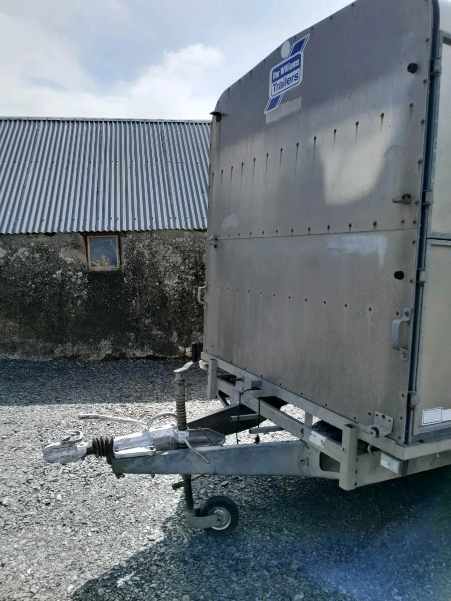 Trailer - Image 1
