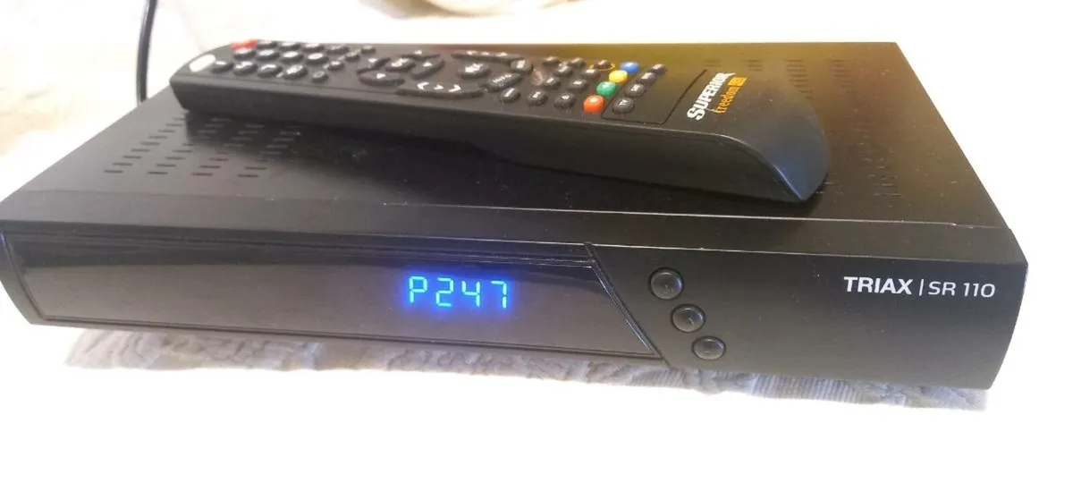 Toshiba DVD/CD/USB Player with remote & Scart lead - Image 1