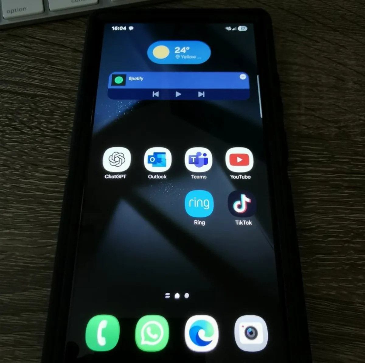 Samsung Galaxy S24 Ultra + Extras - Image 4