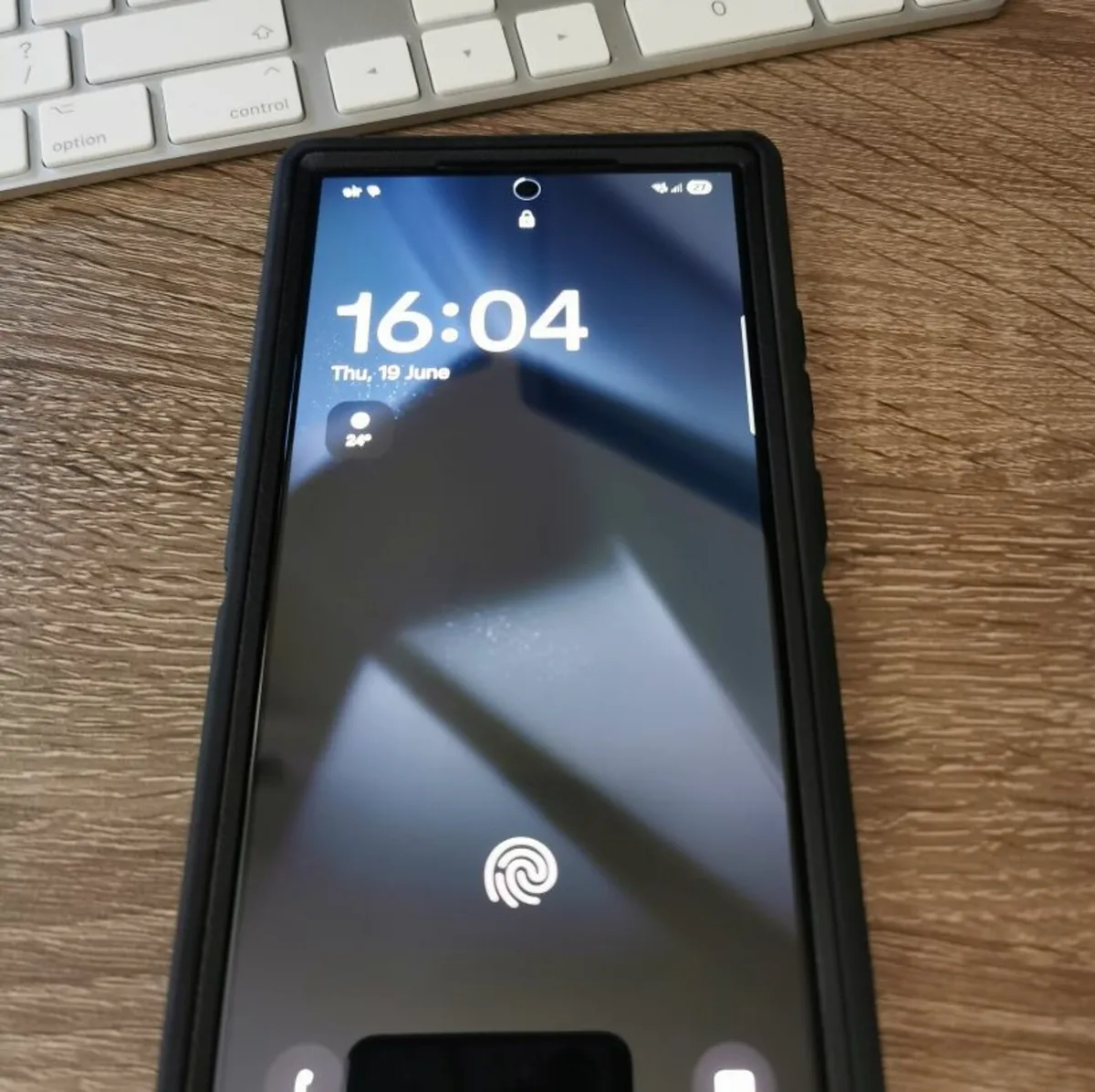 Samsung Galaxy S24 Ultra + Extras - Image 1