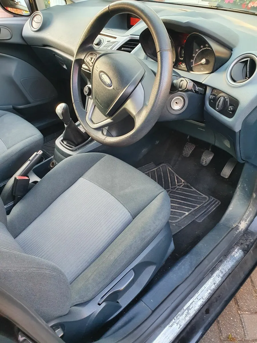 Ford Fiesta 2010 - Image 3