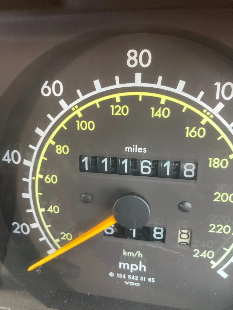 Mercedes W124 Coupe  1993 - Image 3