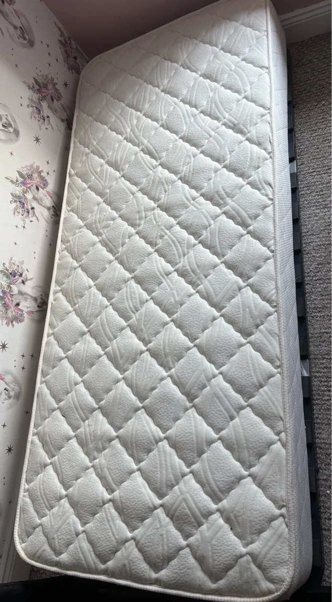 Single bed with guest bed - Image 2
