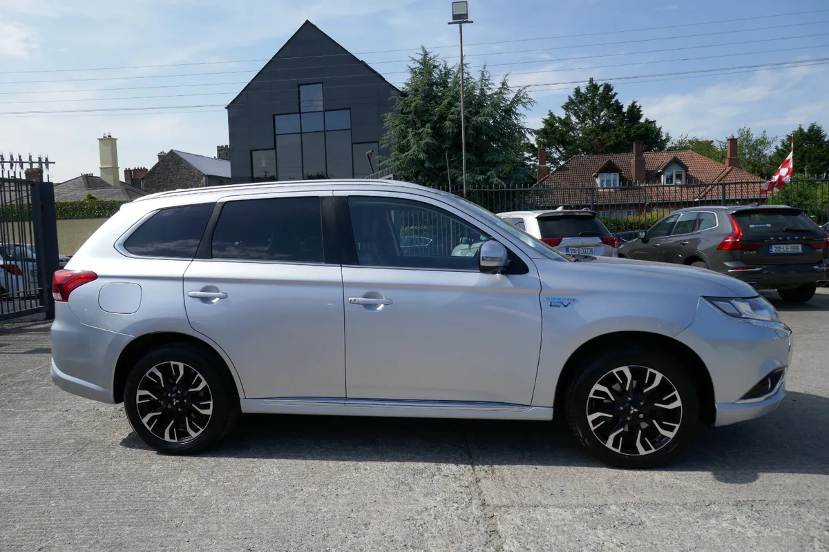 181, MITSUBISHI OUTLANDER 2.0 4H PHEV 200BHP 5 5DR - Image 3