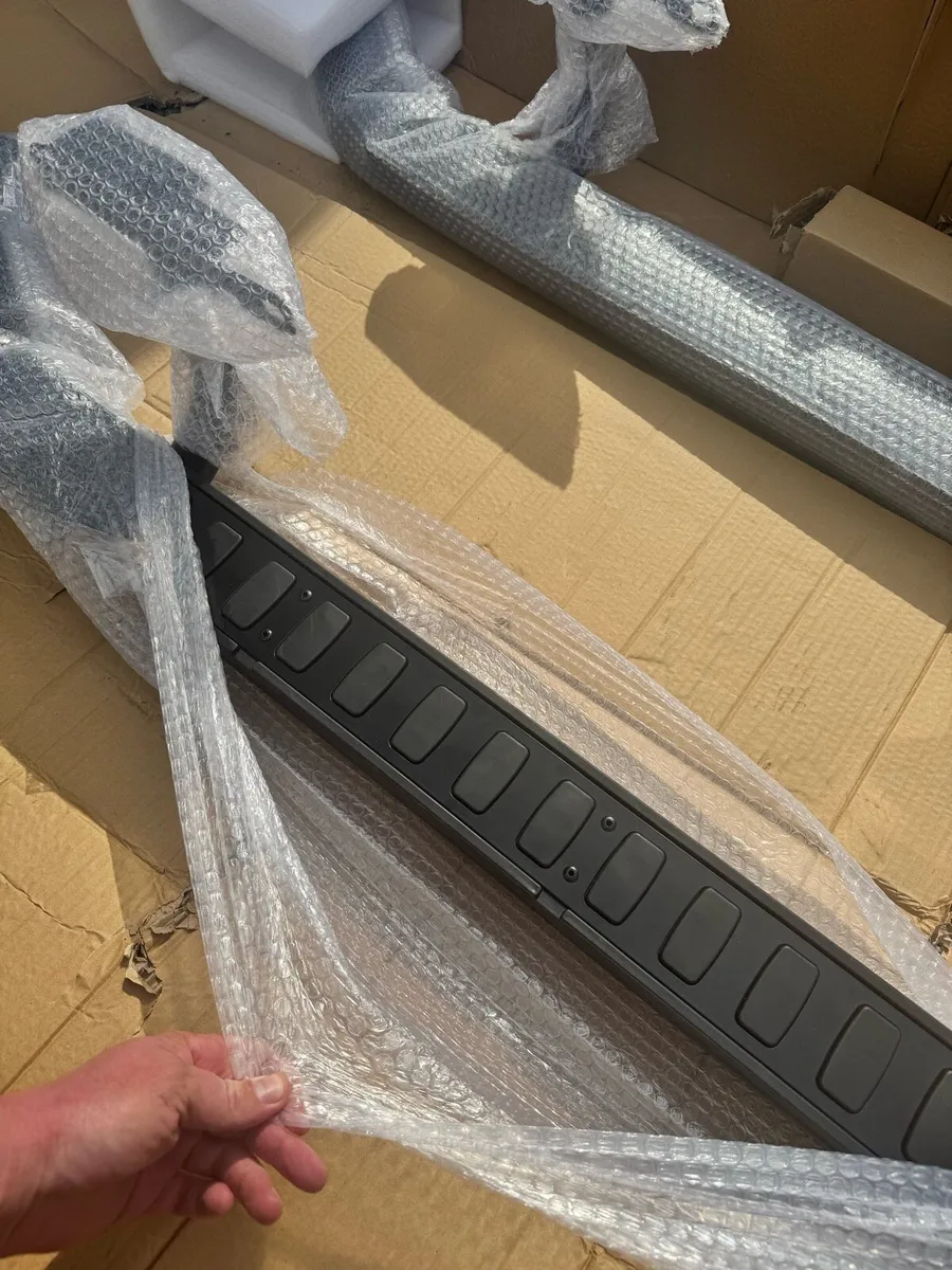 Defender 110 fire and ice side steps - Image 2