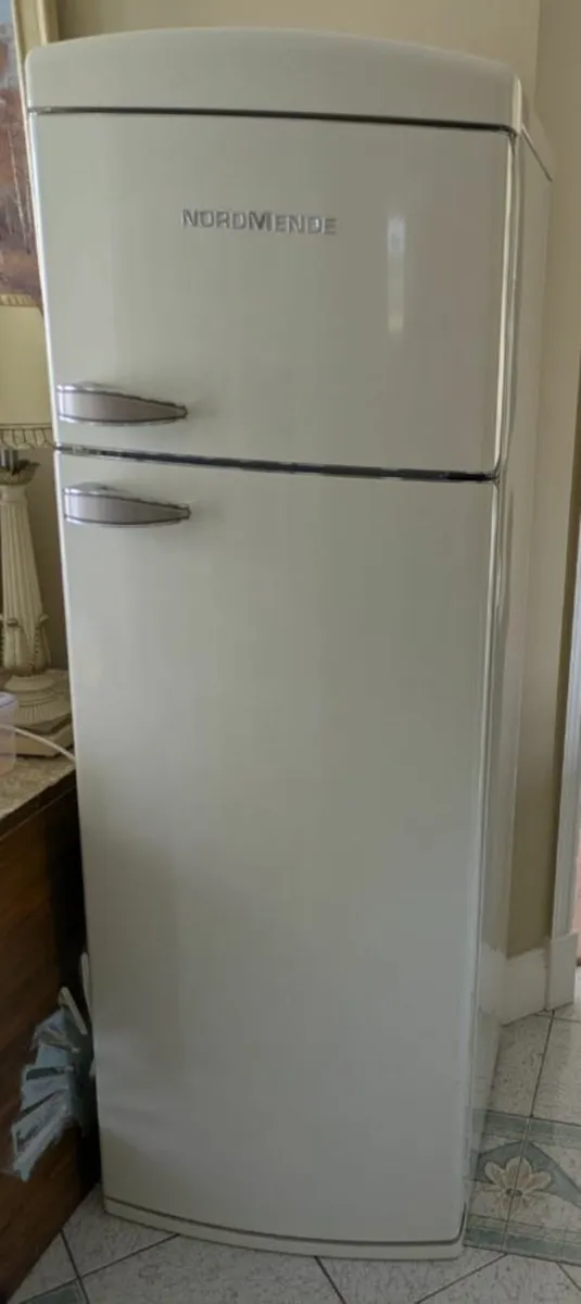 NordeMende fridge freezer, perfect condition - Image 1
