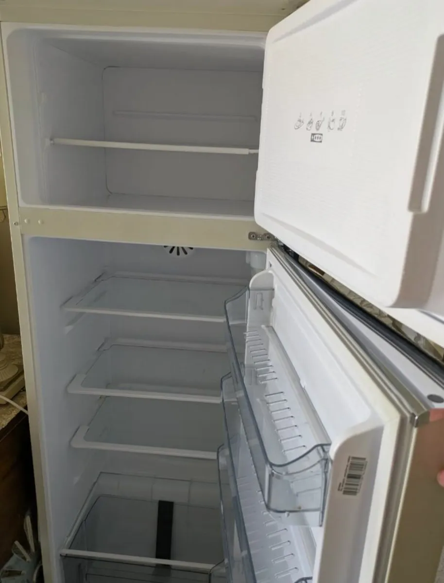 NordeMende fridge freezer, perfect condition - Image 2
