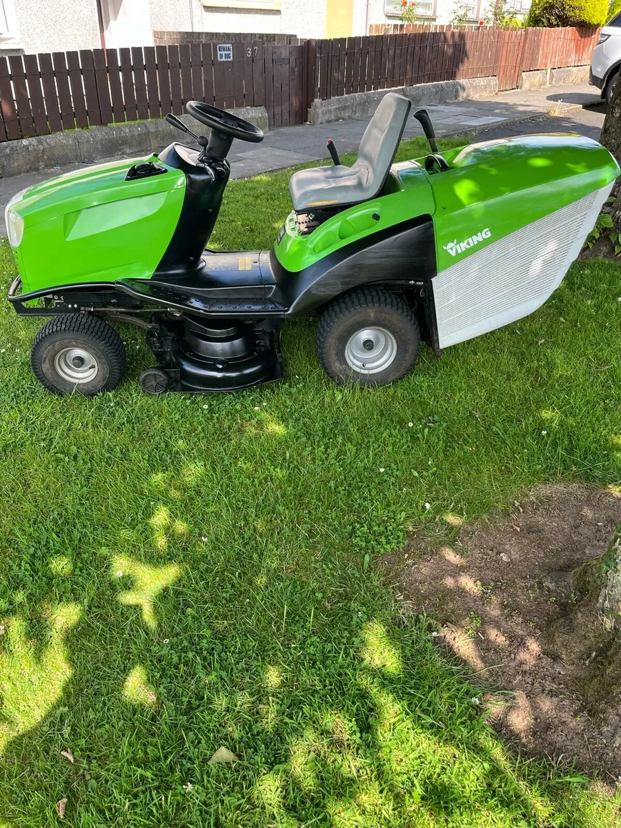 Viking petrol ride on lawnmower - Image 4