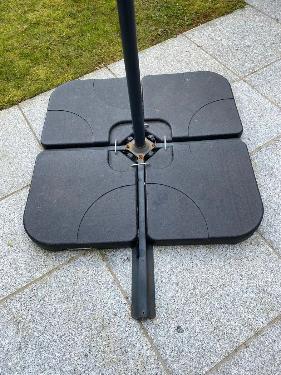 Cantilever Parasol - Image 3