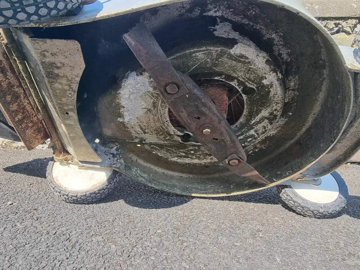 Commercial Grade 21in Mower. - Image 2
