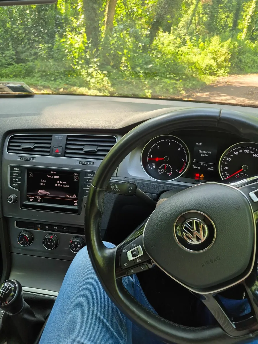 Volkswagen Golf 1.6 L 2016 Blue Motion Full spec - Image 2