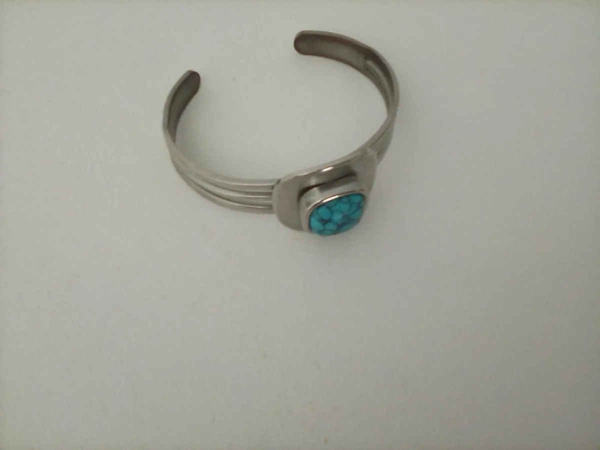 Turquoise Stone Inset Cuff Bangle. - Image 2