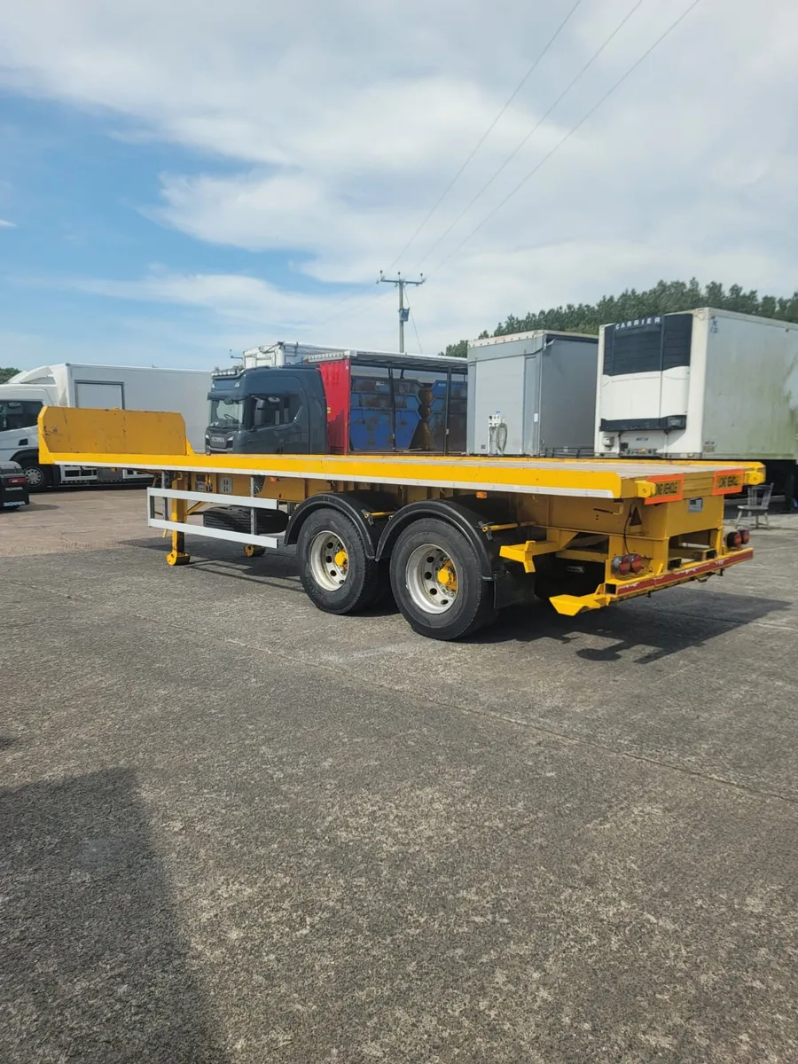 32 foot flat trailer Moffet kit twist locks - Image 2