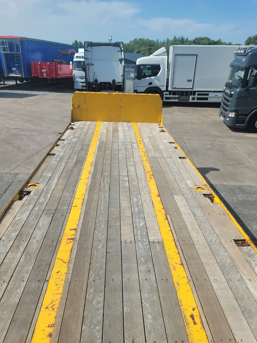 32 foot flat trailer Moffet kit twist locks - Image 4
