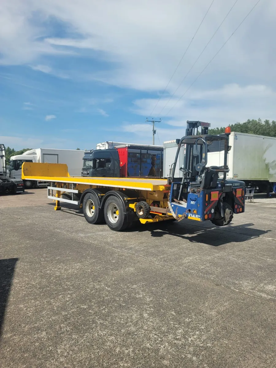 32 foot flat trailer Moffet kit twist locks - Image 1