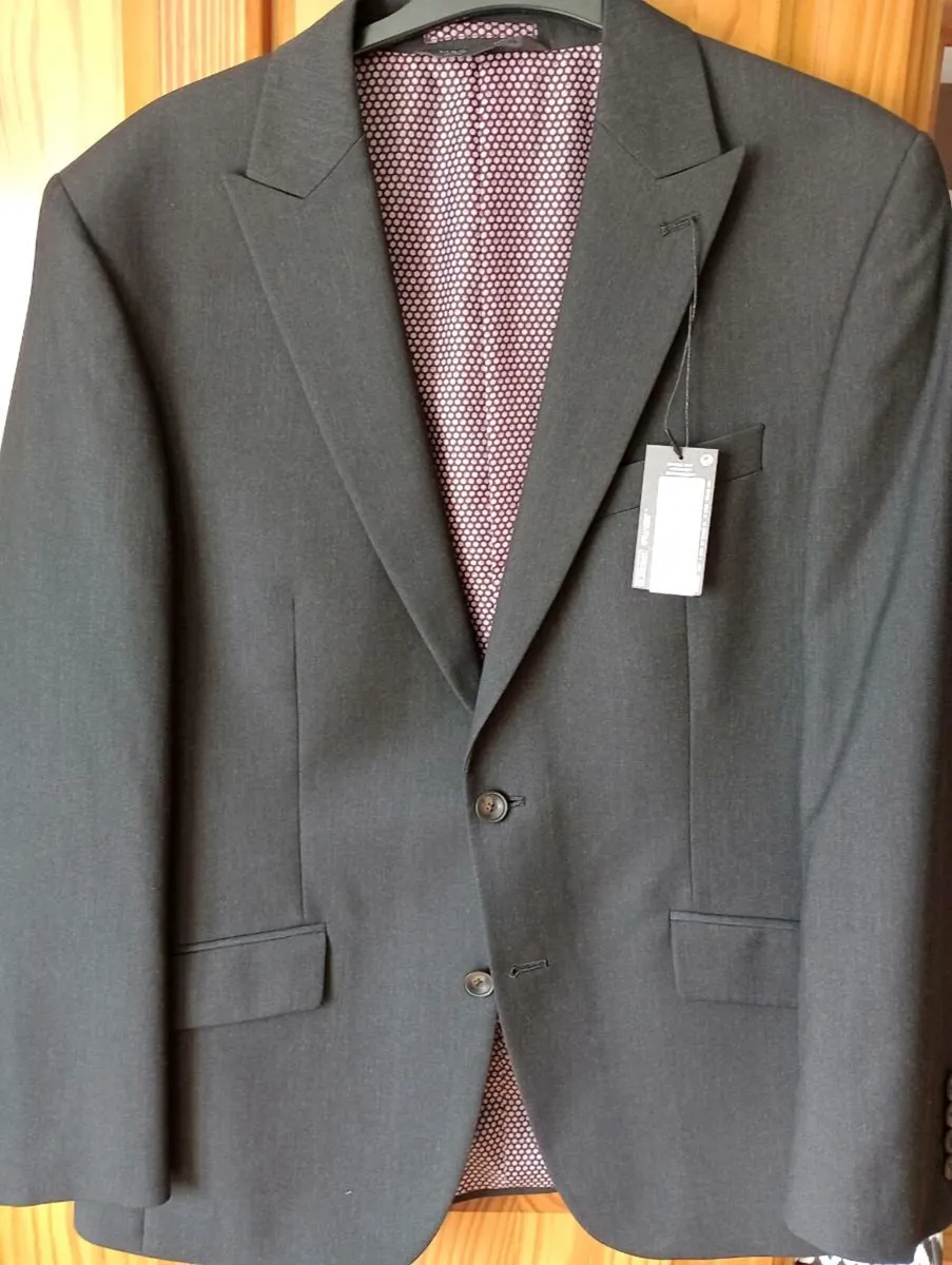 Men's suit jacket new with tags size 40 short - Image 1