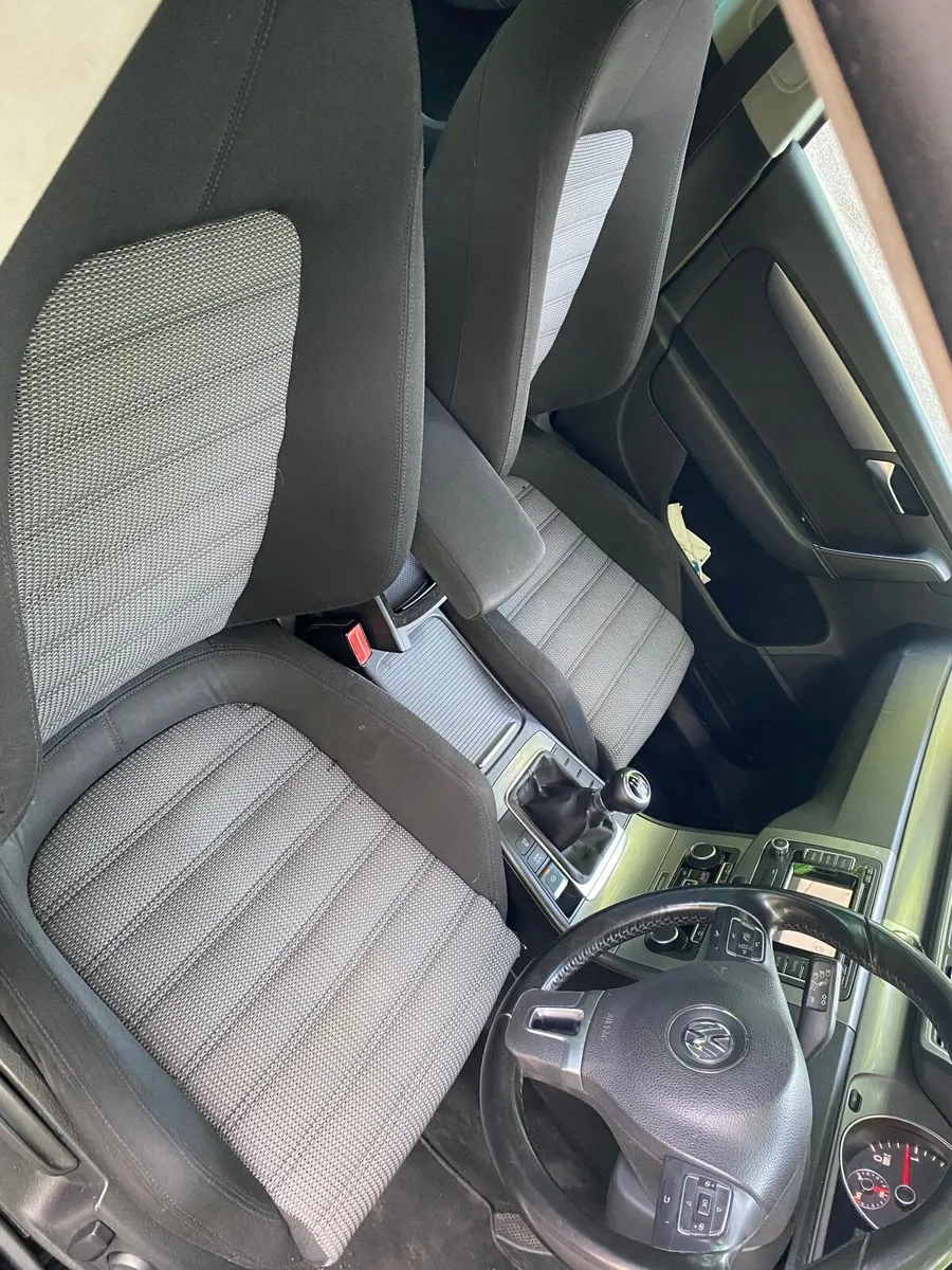 Volkswagen Passat 2011 PRICE 3900 - Image 2