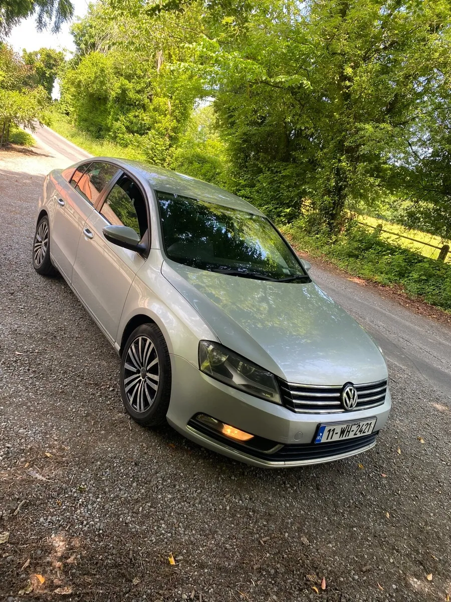 Volkswagen Passat 2011 - Image 2